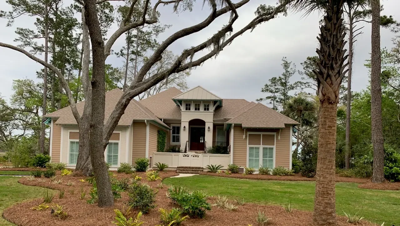 Foundation beds finished with longleaf pinestraw